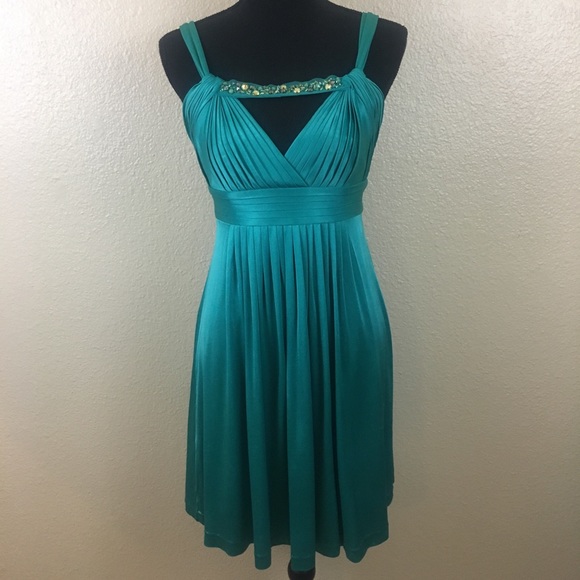 BCBGMaxAzria Dresses & Skirts - BCBG Maxazria green dress sz S